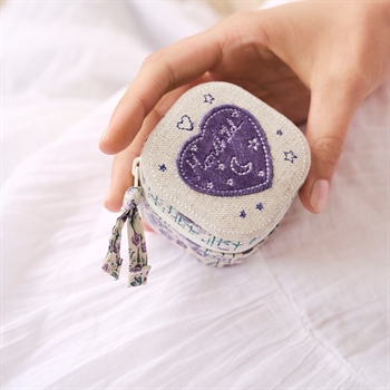 Maanesten smykkeskrin Purple Heart – feminint design